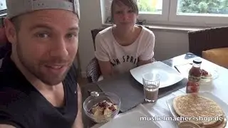 Unser Frühstück am Sonntag Morgen - Sarah schläft und wird geweckt