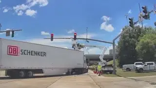 Utility worker hit by 18-wheeler while working on a traffic light in Louisiana