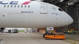 Mototok, the best towbarless tractor for MRO operations in the world
