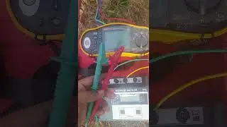 Medidor de tierra Megger DET5/4D en modo continuidad.