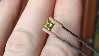 Натуральный демантоид октагон 0,86 карат