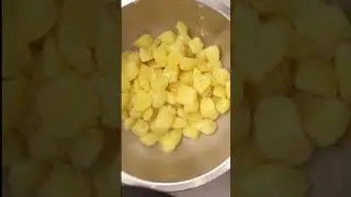 SUPER CRISPY POTATOES