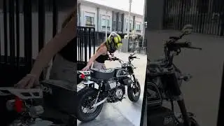 Girl parking her honda monkey 125 🐒