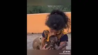 Cute girl play with Monkey 🐒 🙈 🙊 😍