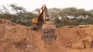 Super Stunt Cat Poclain Machine Coming Down To Mud in Amazing Style | Poclain Ki Video