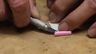 Что заставляет хлопушки хлопать?
