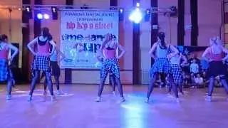 Feel The Bounce - Hardcore Girls