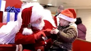 Kind-Hearted Santa Uses Sign Language to Discuss Presents with Little Girl