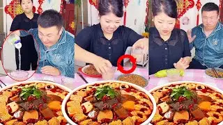 蠢老公非要往媳妇碗里放盐，直接让他自己喝，活该直接喝吐了！【东北欠登哥】