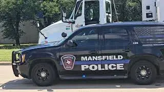 Mansfield,TX Police Conduct Commerical Inspection on Semi Truck