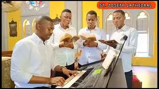 Hiki ni Chakula cha Mbingu by Fr. Ntapambata ukiimbwa na waimbaji toka kanisa kuu la Mt Joseph.