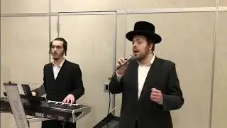 Watch Avrumy Holczler Perform יגדל Together With Moishy Weiss.