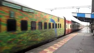WCAM-2P Flies Past Umroli with Pune Duronto in tow!!