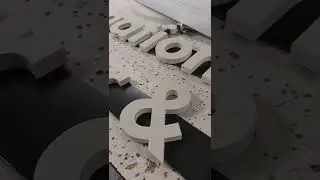 Enseigne en lettres d&eacute;coup&eacute;es PVC expans&eacute; mont&eacute;es sur plaques aluminium facile &agrave; installer.