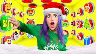 100 BOTONES MISTERIOSO EN UNA CAJA DE NAVIDAD SOLO 1 PARA ESCAPAR🎅🏻| Leyla Star💫