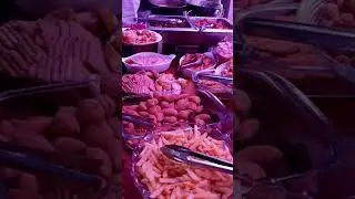 Mesa de boteco. Farta e apetitosa