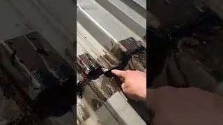 Герметизация стыков и клепка отверстий! Ремонтируем кровлю!