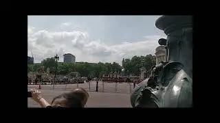 Buckingham Palace – Changing of the Royal Guard/Relève de la garde à Buckingham Palace
