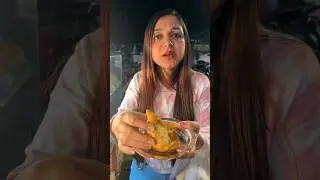 Samosa mae Aalo 🥵😂 #shorts #trending #trendingshorts #foodlover #tasty