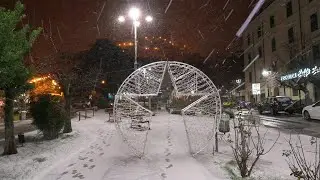 Neve, Castelli Romani imbiancati prima dell'alba: vento e fiocchi a Rocca di Papa