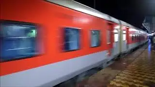 WAG7 LOCOMOTIVE ATTACHED TO 01429 PUNE HOWRAH AC SF SPL SKIP SHIVAGHINAGAR