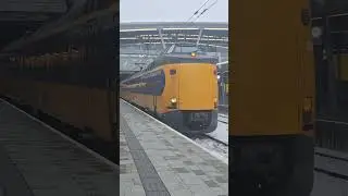ICMm vertrekt met tyfoon van utrecht centraal. #train #railtrack #trainspotting