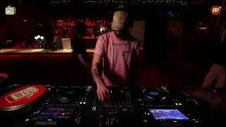 Institut for (X) w/ Mikkel Bars&oslash;e @ Radio Panini  (25.10.25)