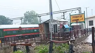11124 Barauni Gwalior Mail Via Jhansi Arriving At Lucknow Junction In Monsoon 