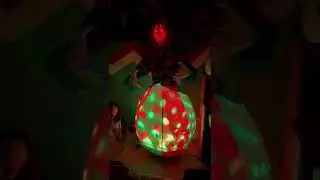 Демонстрация Spirit Halloween Mr.Punchy в темноте