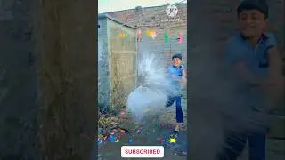 पानी का गुब्बारा फूटा,और हुआ धमाका! &ldquo;WATER BOMB 💦&rdquo;&ldquo;BALLOON BLAST 😱 😂&rdquo; #shortsfeed #video #asmrvideo