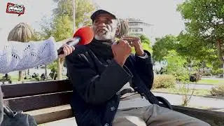هاد العم عم يحكي وجع كل سوري سوريا قبل حكم الاسد كانت اجمل بلد وارخص بلد بالعالم