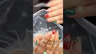 Christmas Nails red and green #acrylicpainting #buildergelnails #nails #allentown