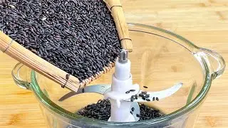 黑米倒入絞肉機中，獨愛這種吃法，比麵包還好吃，香甜鬆軟層次多