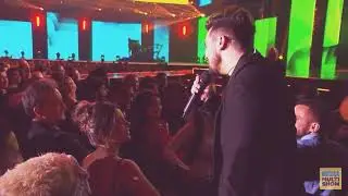 Luan Santana cantando pra jade Magalh&atilde;es