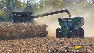 JOHN DEERE 9760 STS COMBINE SHELLING CORN 🌽 WITH 12 ROW CORN HEADER 2025 FALL CORN HARVEST 