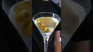 C&oacute;mo PREPARAR un MARTINI / DRY MARTINI #shorts #cocteles