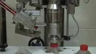 afvullen en sluiten van 5 liter can