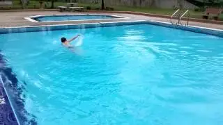 Yong Hwa Yi swimming