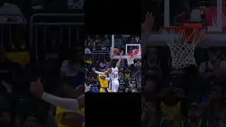 The power of youth, James was blocked by Antetokounmpo.#Bucks#lakers