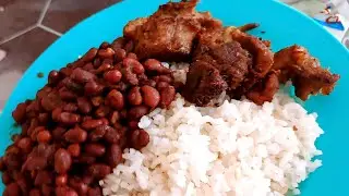 CERDO FRITO EN SU PROPIA GRASA CON ARROZ Y FRIJOLES SIN ACEITE SUPER RICO.