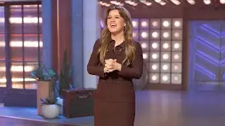 Kelly Clarkson Stuns Fans in December 2025 With a Ruched Dress That Everyone Is Talking About