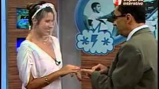 Kajuru arranca beijo de Melissa Garcia no ar!