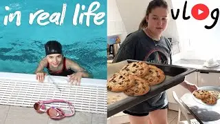 РЕАЛЬНЫЙ ВЛОГ! ДЕНЬ БАССЕЙНА И ШОКОЛАДНОГО ПЕЧЕНЬЯ НАСТАЛ 🍪