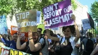 Thousands face expulsion as university loses visa status