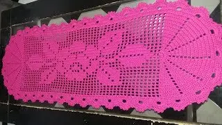 Caminho de mesa de Rosas em  Crochê Oval completo