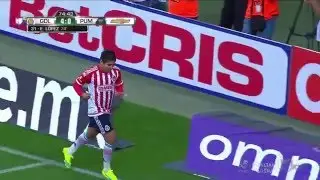 Chivas vs Pumas La Chofis le rome la cintura a Veron 2016