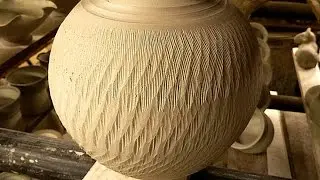 Простые техники декорирования фактурной керамики: стучание по глине