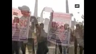 UPSC aspirants protest against Central Government in Delhi