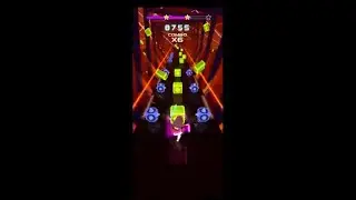 Играем вместе. Саша играет в Beat Blader 3d.
