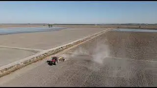 Nivelaciones con traillas y pala refinadora | AgroAnuncios.es